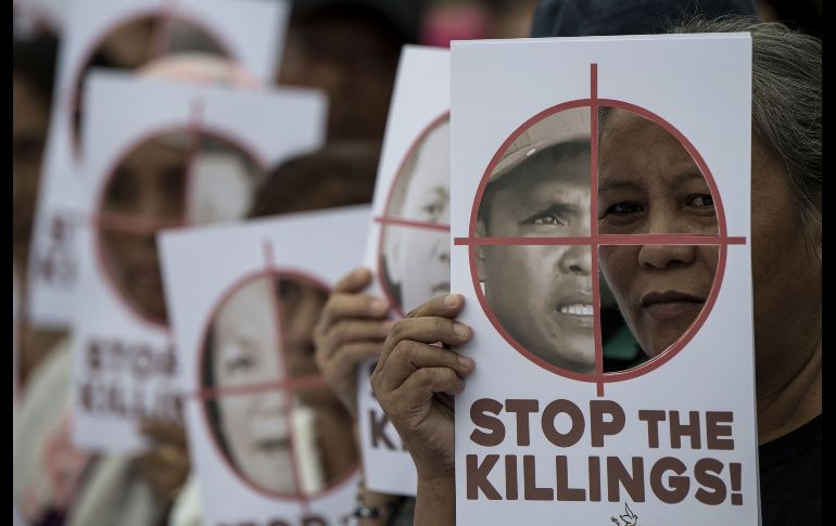 Activistas en Manila, Filipinas, participan en un acto para conmemorar el Día internacional de los derechos humanos. AFP/N. Celis
