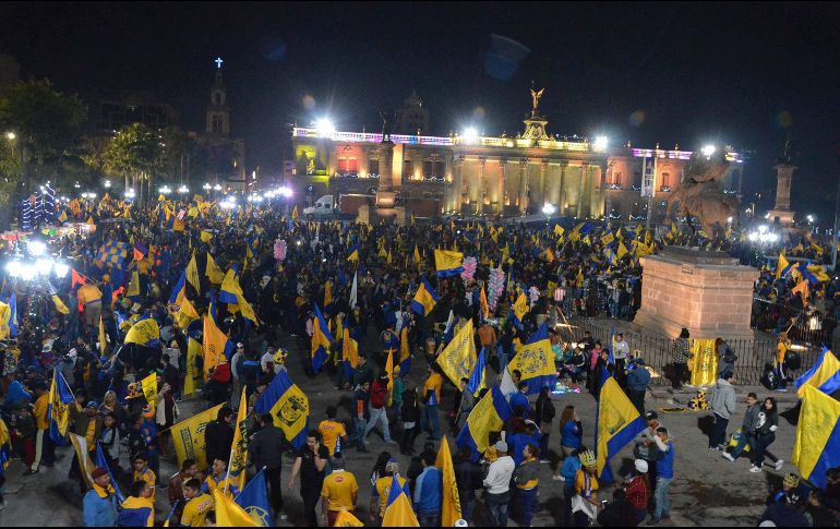 Los seguidores de los felinos salieron a las calles una vez que se dio el silbatazo final del cotejo de vuelta. SUN