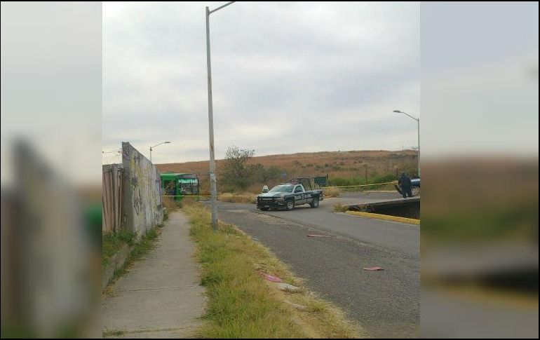 Las autoridades no pudieron confirmar si el fallecido era un pasajero o el conductor del autobús. ESPECIAL