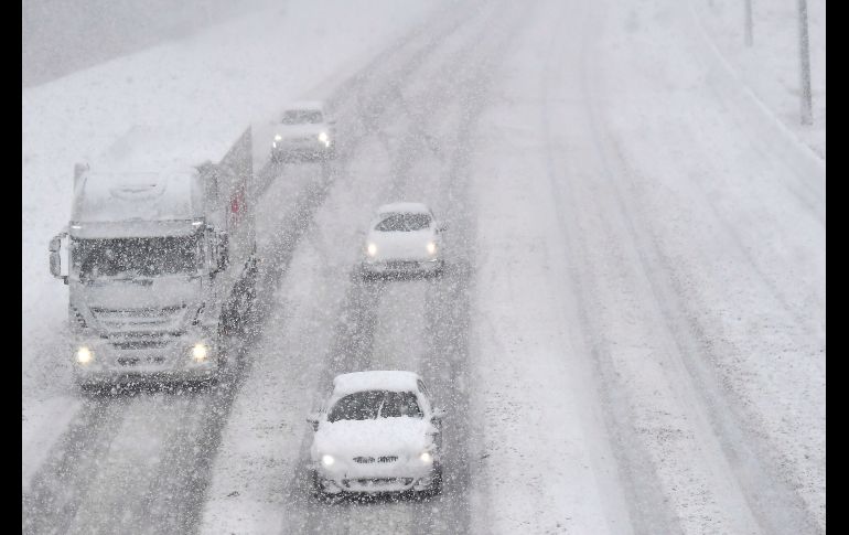 Vehículos transitan por la autopista  E19 en Kontich, Bélgica. AFP/Belga/D. Waem