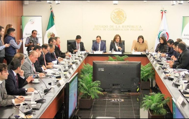 Gobernadores de siete estados se reunieron con los senadores que dictaminarán la Ley de Seguridad Interior. TWITTER/ @CanalCongreso