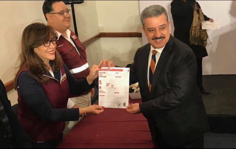 Lomelí dijo que busca comenzar una era de transformación y de cambio. TWITTER / @DrCarlosLomeli