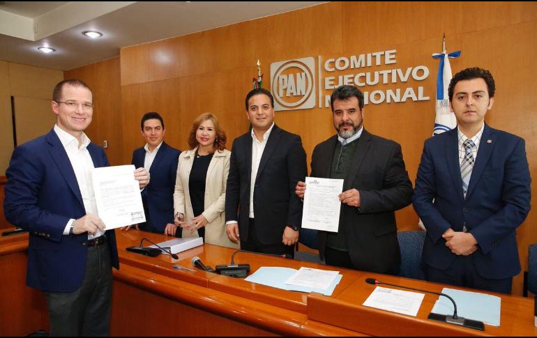 El aspirante acudió alas oficias de la Comisión Organizadora Electoral de Acción Nacional. TWITTER / @RicardoAnayaC