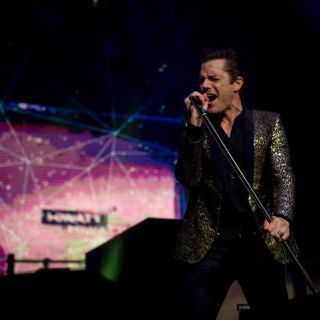 Brandon Flowers se solidariza y sube a fotógrafo al escenario