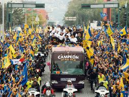 Festejo en la Macroplaza. La celebración por el sexto campeonato de los Tigres congregó a alrededor de 500 mil personas, estimó Protección Civil de Nuevo León. MEXSPORT