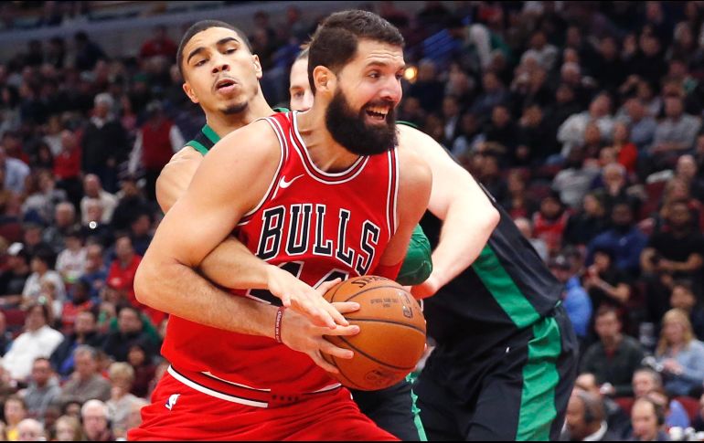 Nikola Mirotic (#44) terminó como el mejor encestador de los Bulls, al colaborar con 24 puntos ayer ante los Celtics. AP/C. Arbogast