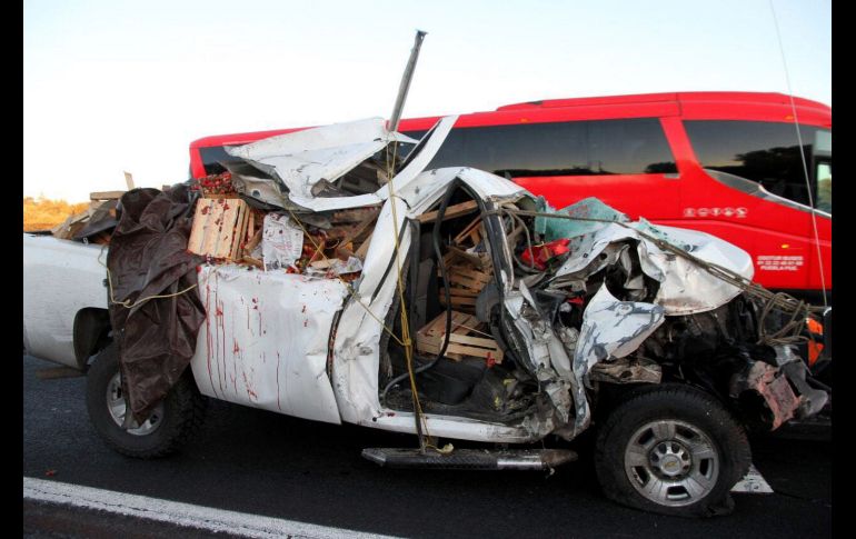 Los primeros informes señalan que los peregrinos viajaban en una camioneta que fue impactada por otra unidad de carga que transportaba fruta.