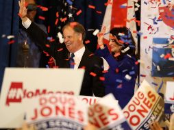 Entre las ruinas de la campaña de Moore derrotada por el demócrata Doug Jones (foto), Trump enfrenta dudas sobre su capital político. AFP / J. Sullivan