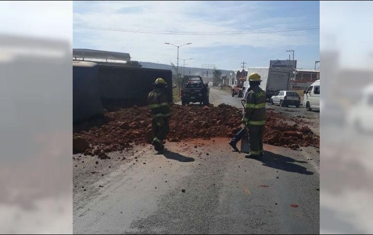 Autoridades precisan que del accidente dos personas resultaron heridas. ESPECIAL/ Policía de Tlajomulco