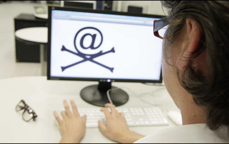 El ataque paralizó muchos sitios web en EU  y en otras partes del mundo el 21 de octubre, incluyendo Twitter y Amazon. EL INFORMADOR / ARCHIVO