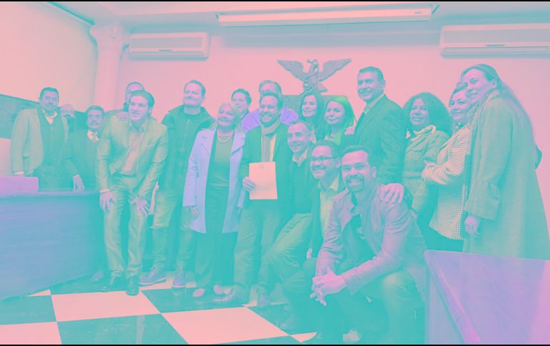 Castañeda y Delgadillo estuvieron acompañados por otros emecistas. ESPECIAL