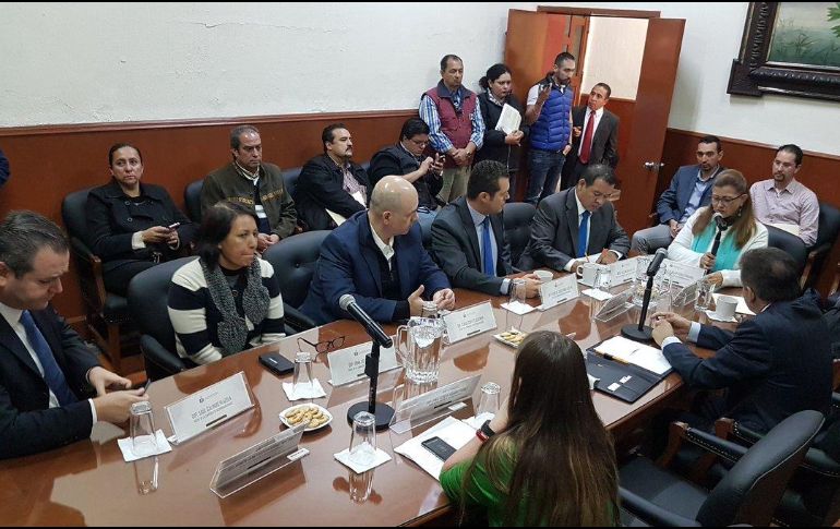 La Comisión de Responsabilidades vota por el dictamen, en conclusión de los siete juicios políticos presentados en contra del ex titular del Poder Judicial del Estado. TWITTER / @LegislativoJal