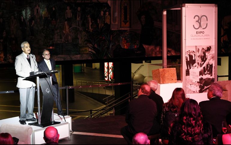 Trabajadores y amigos se reunieron en un coctel previo a la cena de fin de año con motivo del 30 aniversario. EL INFORMADOR/A. Camacho