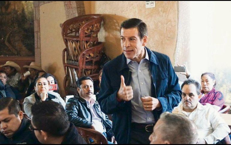 El precandidato Miguel Castro visitó el Comité municipal del PRI en Poncitlán. ESPECIAL