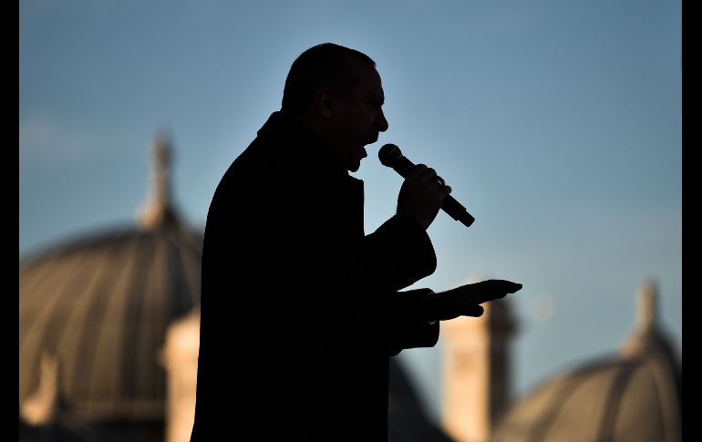 El presidente turco Recep Tayyip Erdogan habla en la ceremonia de inauguración de la primera línea de metro automatizada en Estambul. AFP/O. Kose