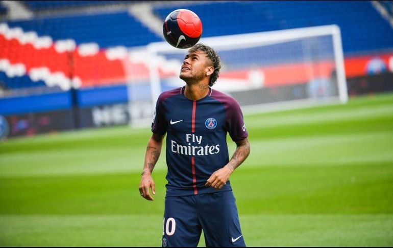 Los medios de comunicación asocian el viaje del delantero a un problema de su hermana menor. AFP/ARCHIVO