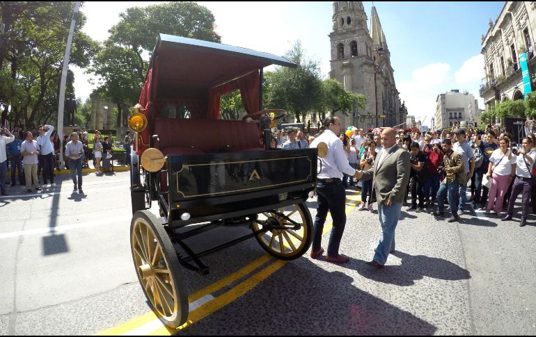 Este viernes se entregaron las primeras cinco motocalandrias que reemplazarán los carruajes jalados por caballos. EL INFORMADOR/ARCHIVO