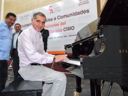 En mayo pasado los legisladores locales aprobaron iniciar un juicio político contra Cué por el presunto desfalco de 30 MMDP. TWITTER/@GabinoCue