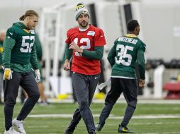 Rodgers (C) no ha jugado en dos meses y reconoce que podría estar un poco 