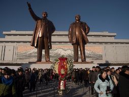 Miles de personas acudieron al Palacio del Sol de Kumsusan, en Pyongyang, para homenajear a Kim Jong-il. AFP/K. Won-Jim