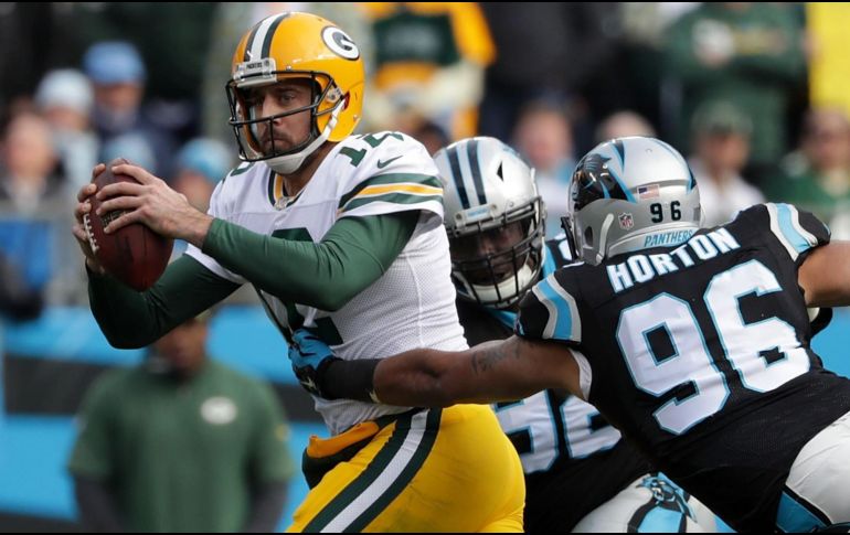Rodgers (I) volvió a los emparrillados tras sufrir una fractura de clavícula el 15 de octubre pasado. AFP/S. Lecka