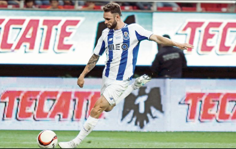 Relegado. Miguel se ha pasado el torneo luso más en la banca que en el campo. MEXSPORT