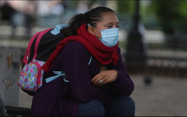 Este padecimiento está relacionado a la incidencia de luz que llega a los ojos, pues activa una serie de circuitos relacionados con la producción de serotonina y melatonina. NTX / ARCHIVO