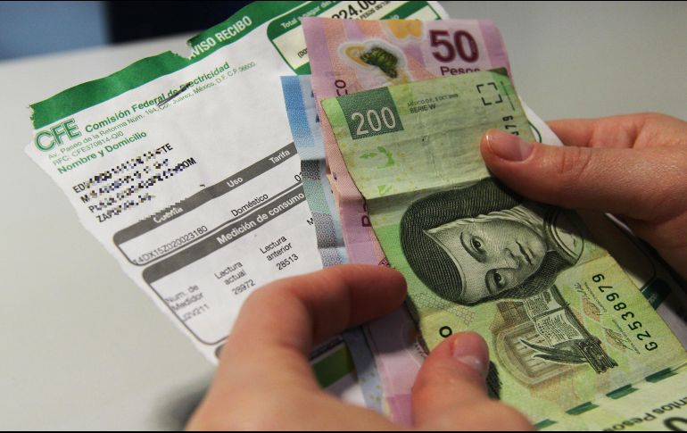 Del dinero recibido, un porcentaje de trabajadores dice que destinará el dinero completo al pago de adeudos, mientras que el otro comprará regalos navideños. EL INFORMADOR / ARCHIVO