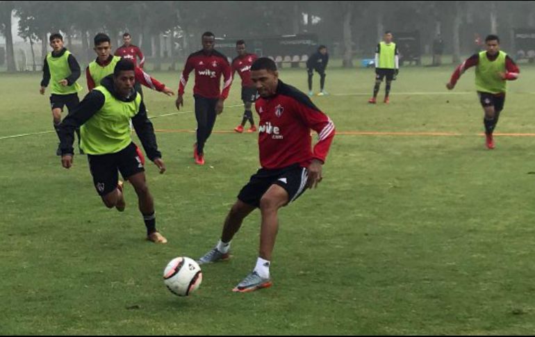 El jugador (C) irá de menor a mayor intensidad hasta ponerse al parejo de sus compañeros para ser tomado en cuenta en los amistosos que se tienen programados para esta semana. ESPECIAL / Atlas FC