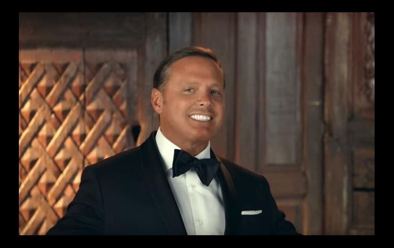 Luis Miguel luce en su nuevo material un rostro sin arrugas y los pómulos parecen más prominentes.YOUTUBE / Warner Music México