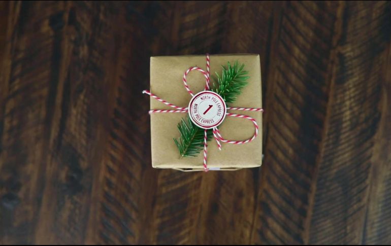 Si eres una persona que se inclina por lo simple y bello, envolver tu regalo con papel kraft es lo ideal. ESPECIAL