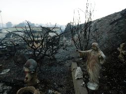 El incendio ha cobrado la vida de dos personas, ha destruido al menos 750 casas y abarca mil 95 kilómetros cuadrados. ESPECIAL/ ARCHIVO