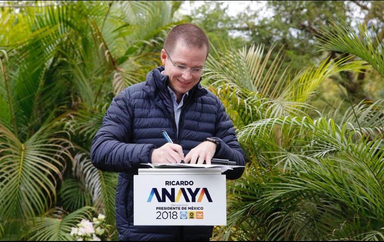 El precandidato de Por México al Frente, (conformado por PAN, PRD y MC) dice que las firmas que reunió para su precandidatura quedaron registradas ante el INE.  TWITTER / @RicardoAnayaC