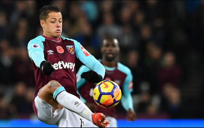 El máximo goleador de la Selección mexicana tendrá una oportunidad de ganarse un lugar estable en el 11 inicial de los Hammers. AFP/ARCHIVO