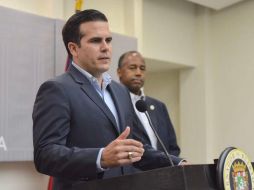 El gobernador de Puerto Rico resaltó que la isla no cuenta con representación ni voto en el Congreso de EU, por eso no pueden defender sus intereses. TWITTER / @ricardorossello