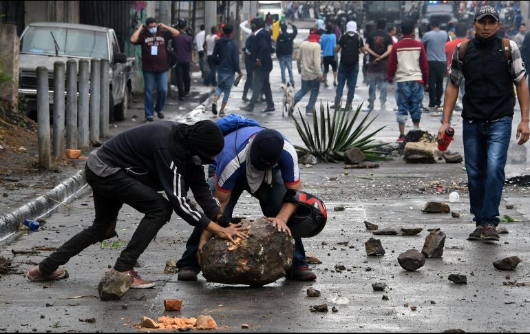 Luego de los comicios se generó una ola de protestas violentas que han dejado más de 17 muertos, 50 lesionados y casi dos mil detenidos. AFP / O. Sierra