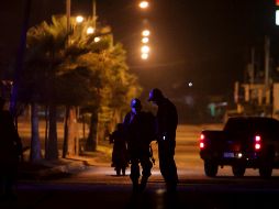 Agentes de la FGE, del MPFC, policías municipales y estatales acudieron al lugar donde murieron los varones. AP / ARCHIVO