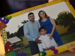 Gumaro Pérez Aguilando con su esposa e hijo. EFE / A. Hernández