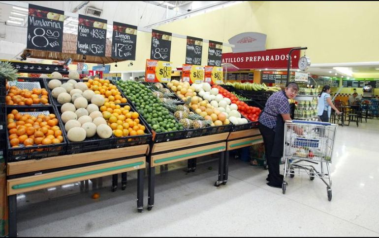 Por su parte, las remuneraciones medias de los minoristas registran un aumento mensual en términos reales de 0.4 por ciento. EL INFORMADOR / ARCHIVO