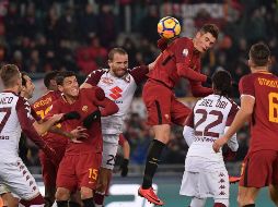 El equipo en el que juega el mexicano no bajó los brazos, pero desperdició un penal al minuto 76. TWITTER/@ASRoma