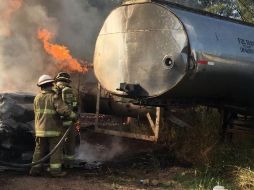 Aunque se presumió que se trataba de una toma clandestina, se precisó que se trataba de dos pipas con combustible. TWITTER / @PCJalisco