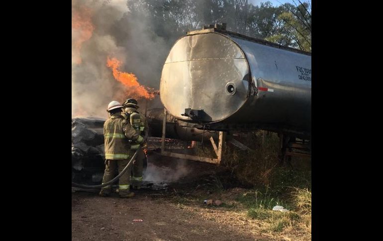 Aunque se presumió que se trataba de una toma clandestina, se precisó que se trataba de dos pipas con combustible. TWITTER / @PCJalisco