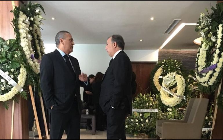 Meade aprovechó para conversar con el ex dirigente nacional del PRI. TWITTER / @MFBeltrones