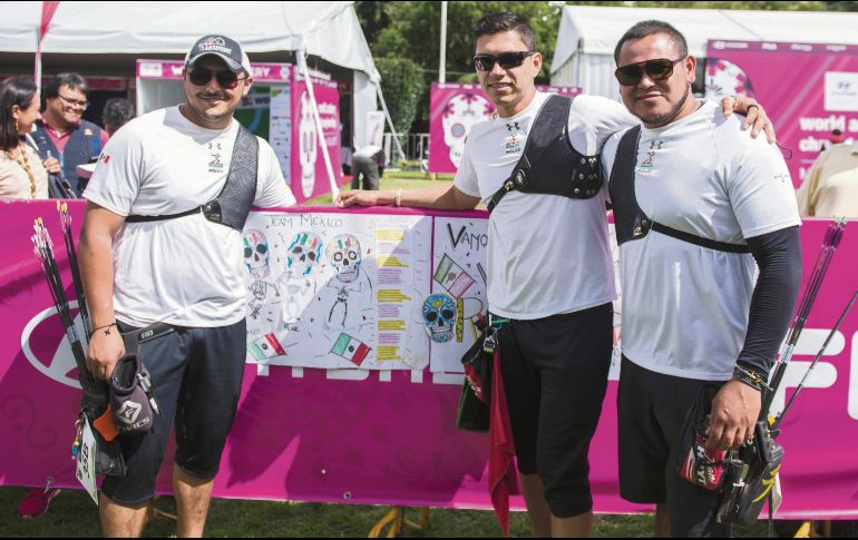 El entrenador Fernando Becerra criticó la decisión de que se mantuviera clasificado a Barranquilla 2018 al equipo varonil de arco recurvo que fracasó en el Mundial. MEXSPORT