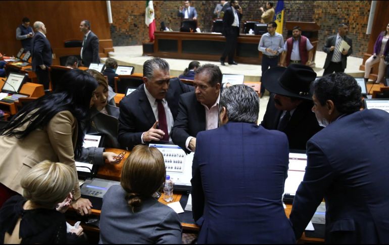 Buscan evitar nombramiento por insaculación, pero el PRI reitera su apoyo a Verónica Batres y MC  a Gerardo Ignacio de la Cruz. FACEBOOKlegislativojal