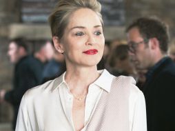 Stone se mete en la piel de “Olivia Lake”, una exitosa autora de libros infantiles cuyo idealismo rural es sofocado por diversos episodios de decepción. ESPECIAL/HBO