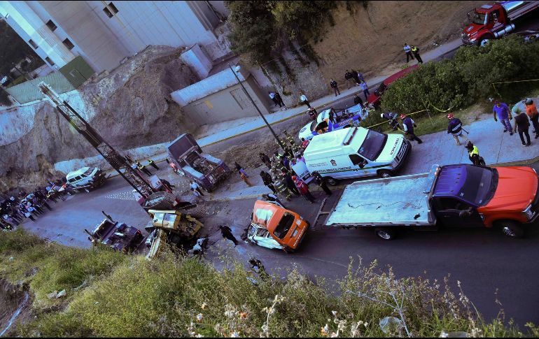 El pasado miércoles, Roberto Gómez conducía la camioneta de la Ruta 71 y no tuvo tiempo de nada cuando la máquina cayó encima de él. SUN / G. Perea