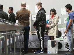 El dato vino impulsado por un menor aumento en el gasto de los consumidores. AP