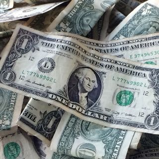 Dólar roza los $20 tras reforma de Trump