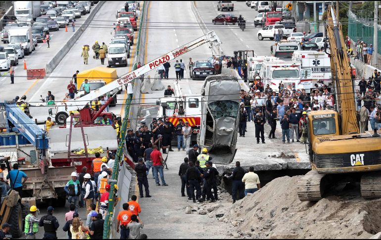 Del hecho dos personas perdieron la vida al caer al socavón. SUN/ ARCHIVO